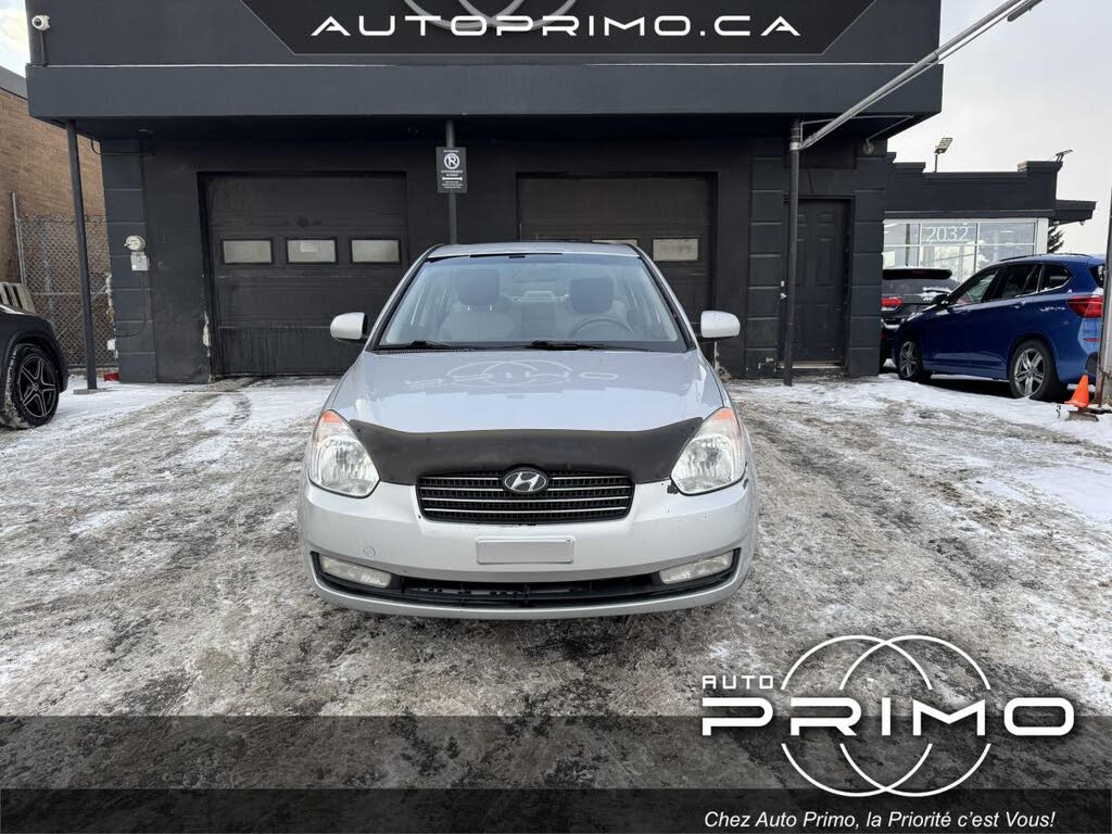 Hyundai Accent GL Sedan FWD 2011