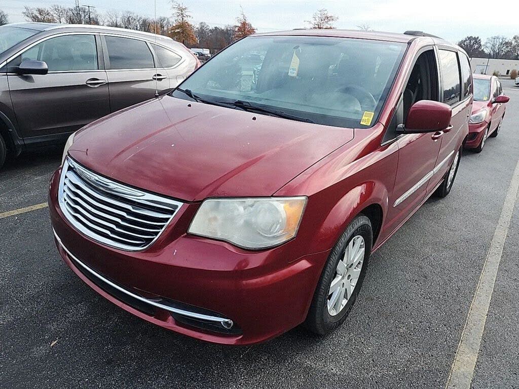 2013 Chrysler Town & Country Touring FWD