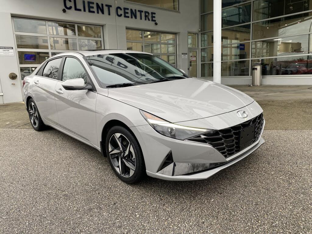 Hyundai Elantra Luxury FWD 2023