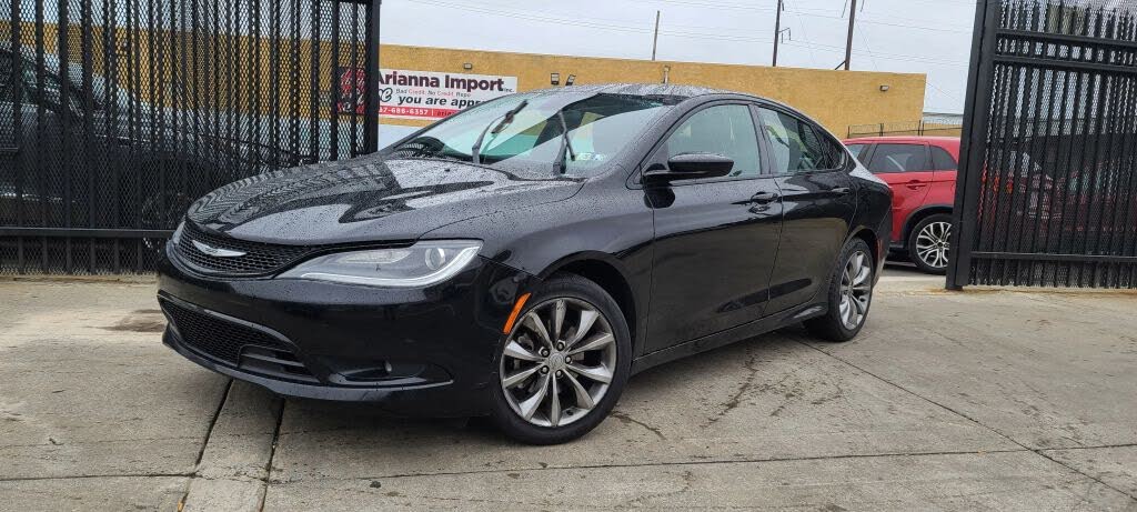 2016 Chrysler 200 S Sedan FWD