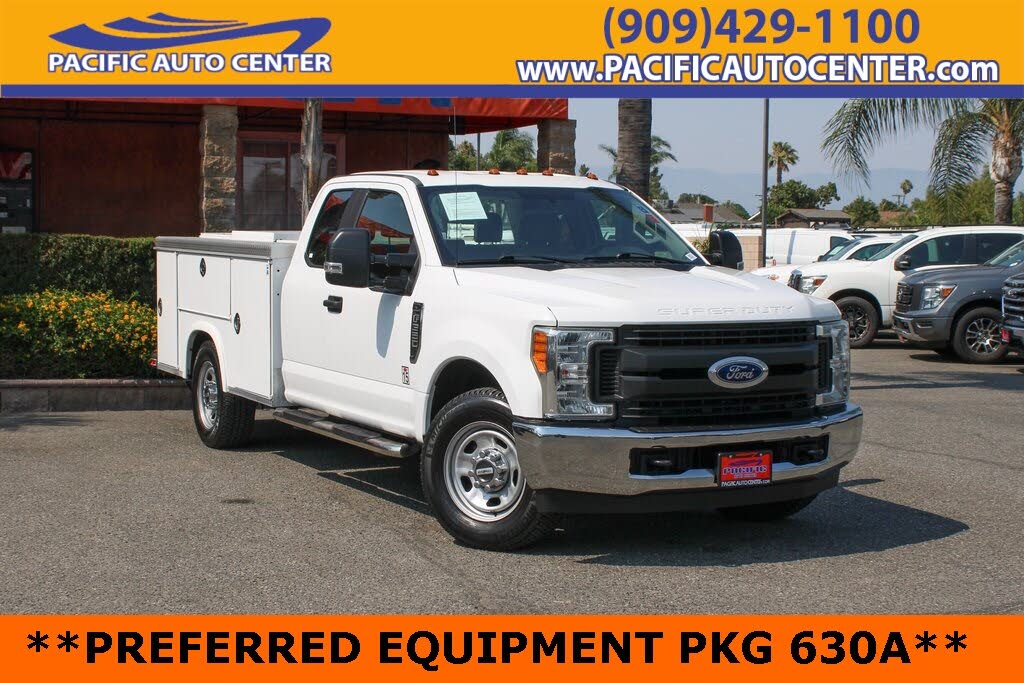 2017 Ford F-350 Super Duty Chassis XL SuperCab RWD