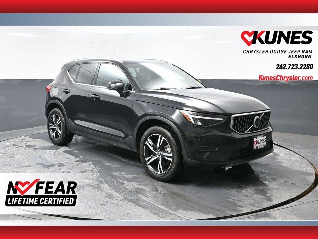 2024 Volvo XC40 B5 Core Dark Theme AWD
