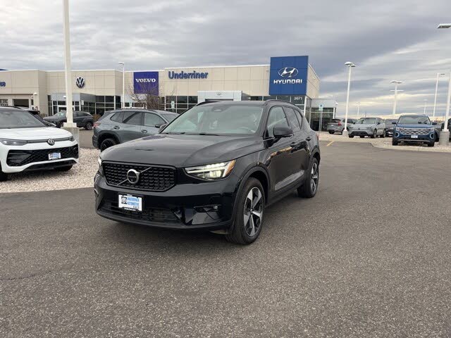 2025 Volvo XC40 B5 Plus Dark Theme AWD