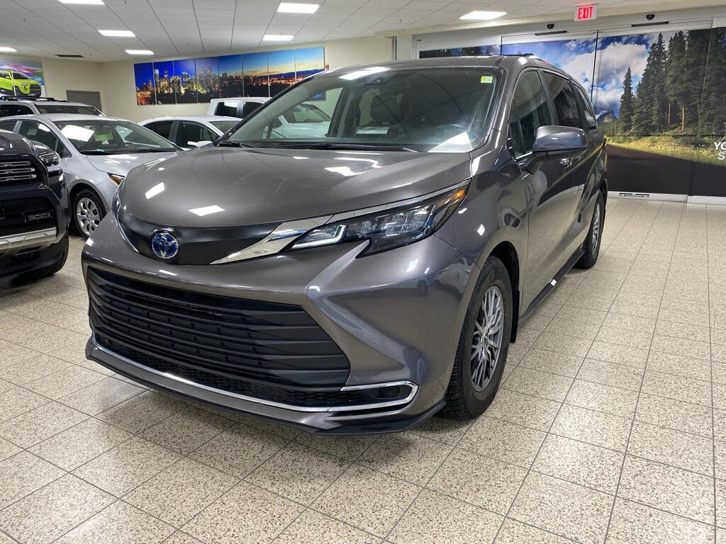 2024 Toyota Sienna XSE 7-Passenger FWD