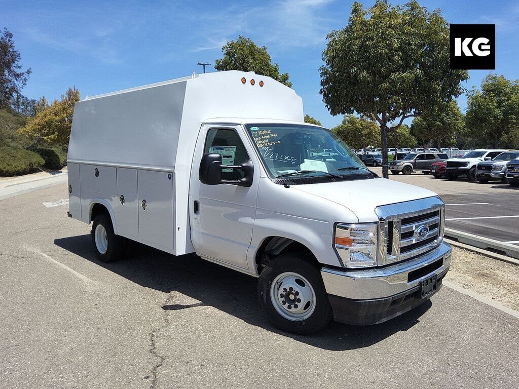 2025 Ford E-Series Chassis E-350 SD Cutaway SB DRW RWD