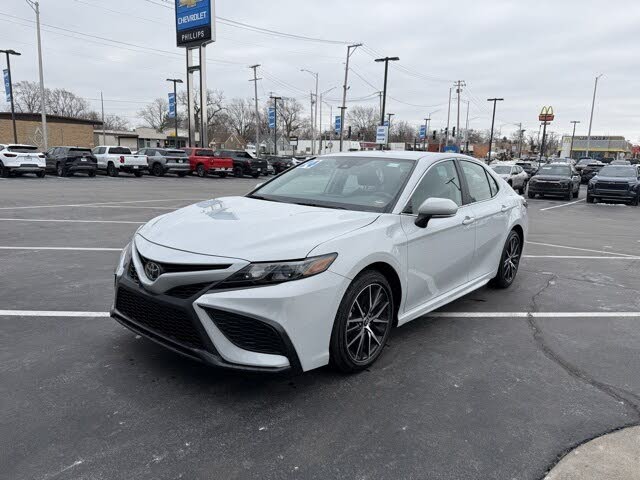 2024 Toyota Camry SE FWD