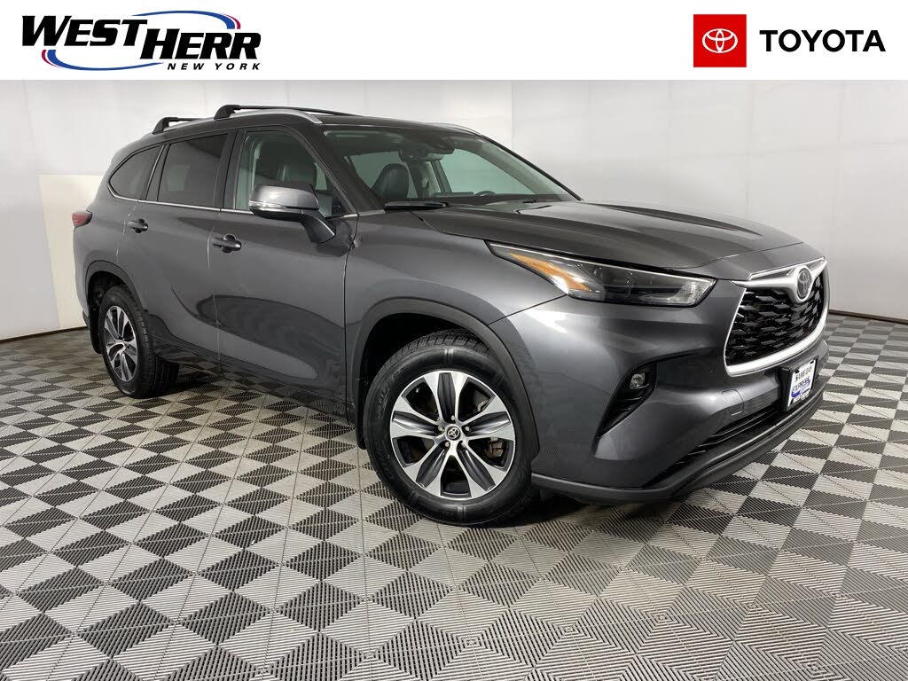 2023 Toyota Highlander XLE FWD