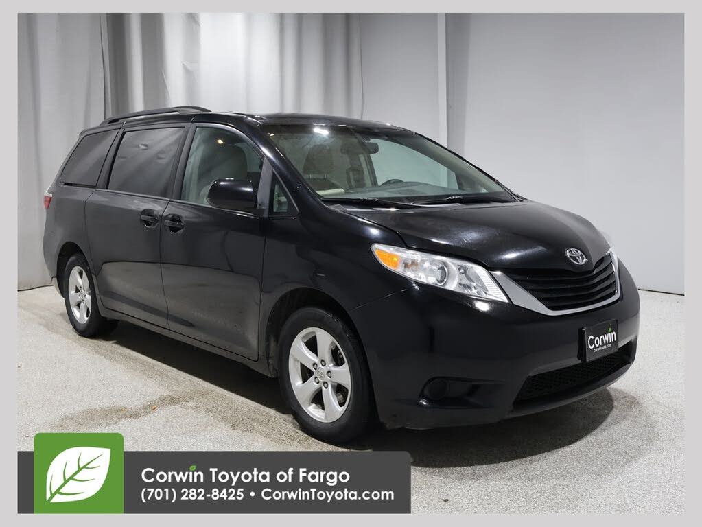 2016 Toyota Sienna XLE 7-Passenger Auto Access Seat