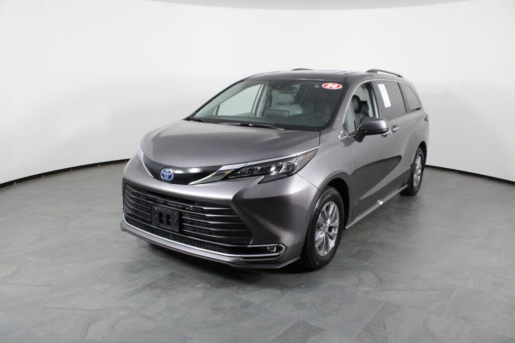 2024 Toyota Sienna XLE 7-Passenger FWD