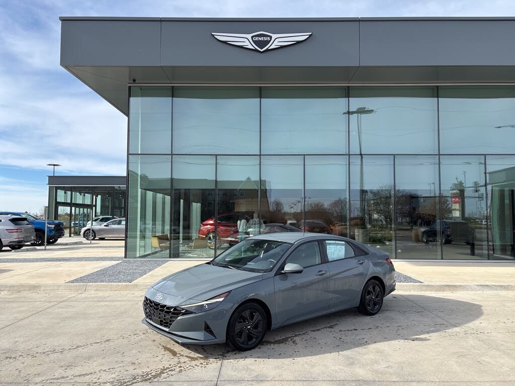 2022 Hyundai Elantra SEL FWD