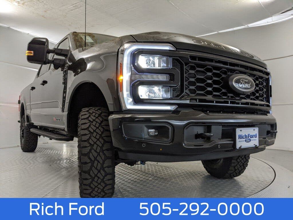 2025 Ford F-250 Super Duty Lariat Crew Cab 4WD