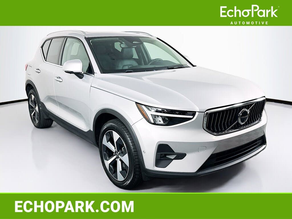 2025 Volvo XC40 B5 Plus Bright Theme AWD