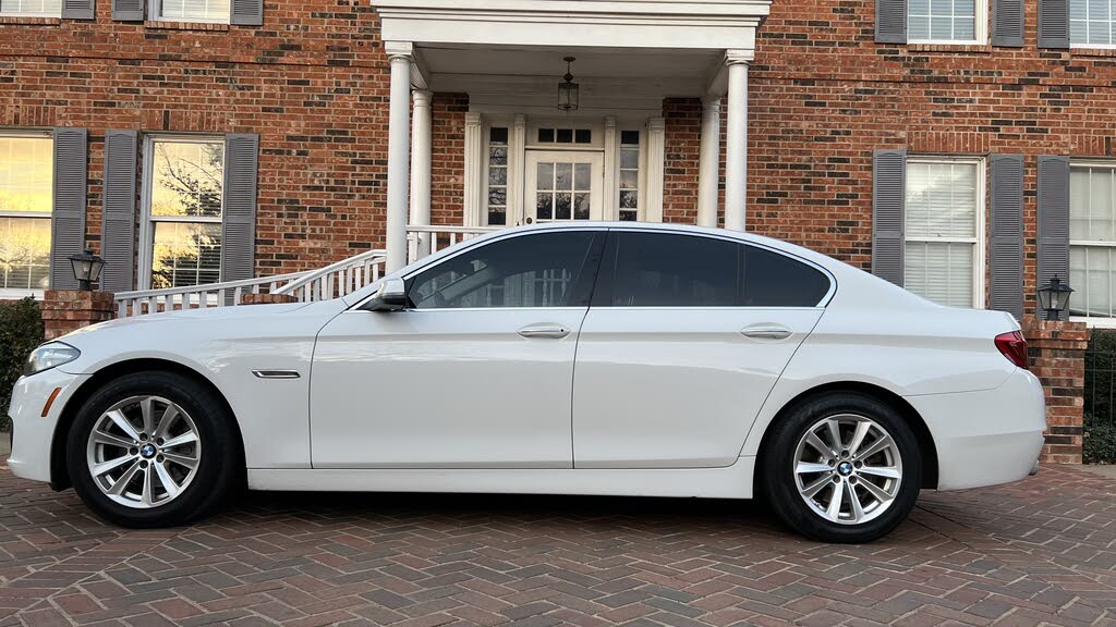 2016 BMW 5 Series 528i Sedan RWD