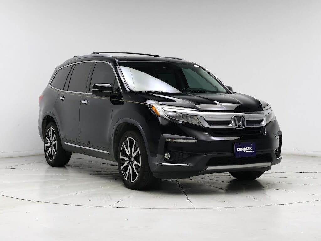 2021 Honda Pilot Touring FWD with Rear Captains Chairs