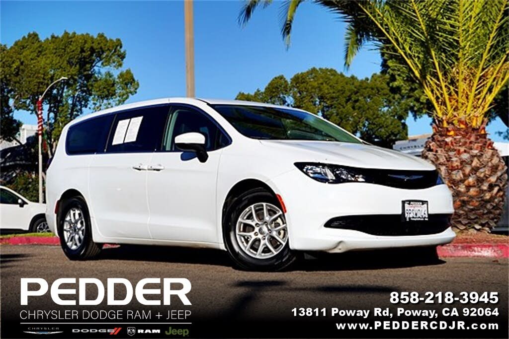 2022 Chrysler Voyager LX FWD