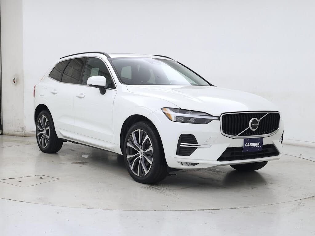 2022 Volvo XC60 B5 Momentum FWD