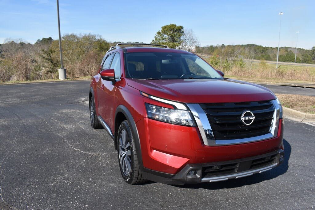 2022 Nissan Pathfinder Platinum FWD