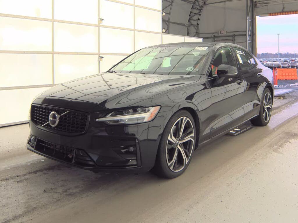 2024 Volvo S60 B5 Core Dark Theme AWD