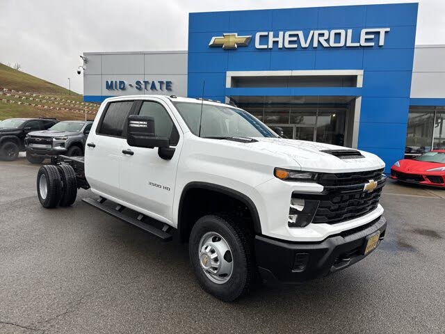 2026 Chevrolet Silverado 3500HD Chassis Work Truck Crew Cab 4WD