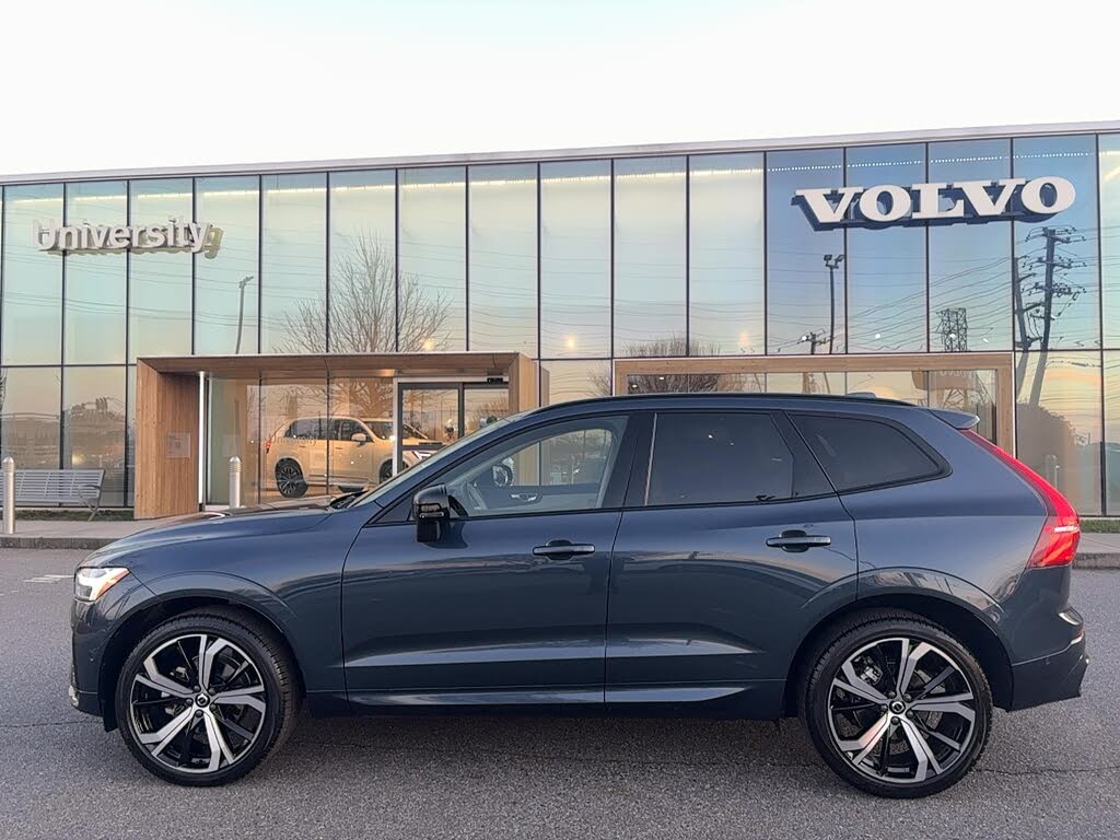 2023 Volvo XC60 B5 Ultimate Dark Theme FWD