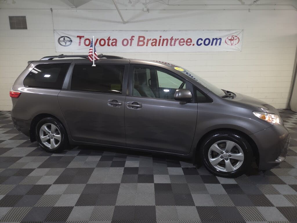 2015 Toyota Sienna LE 7-Passenger Auto Access Seat