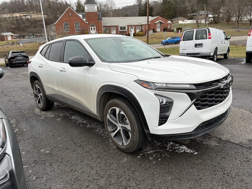2024 Chevrolet Trax RS with 1RS FWD