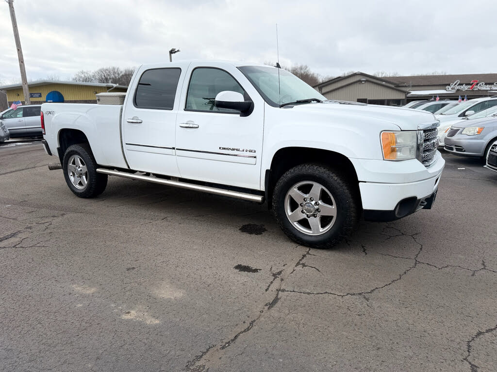 2014 GMC Sierra 2500HD Denali Crew Cab SB 4WD
