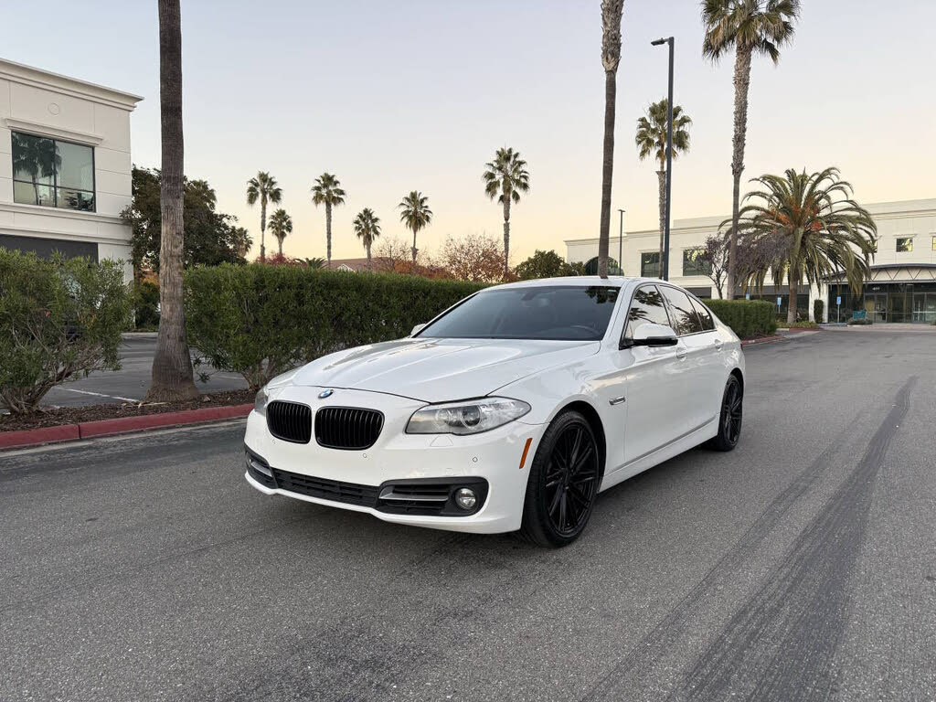 2016 BMW 5 Series 528i Sedan RWD