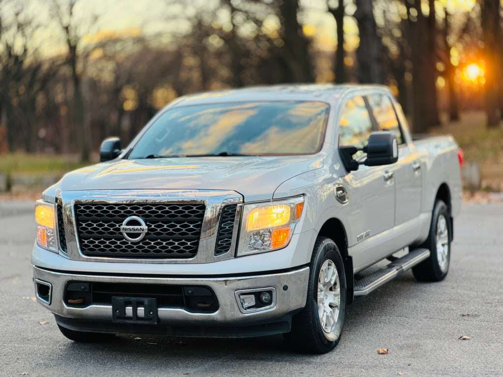 2017 Nissan Titan SV Crew Cab 4WD