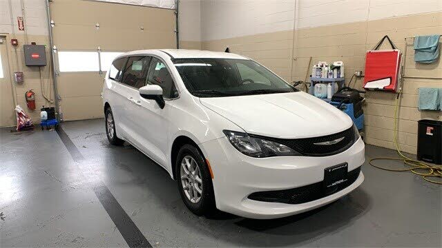 2023 Chrysler Voyager LX FWD