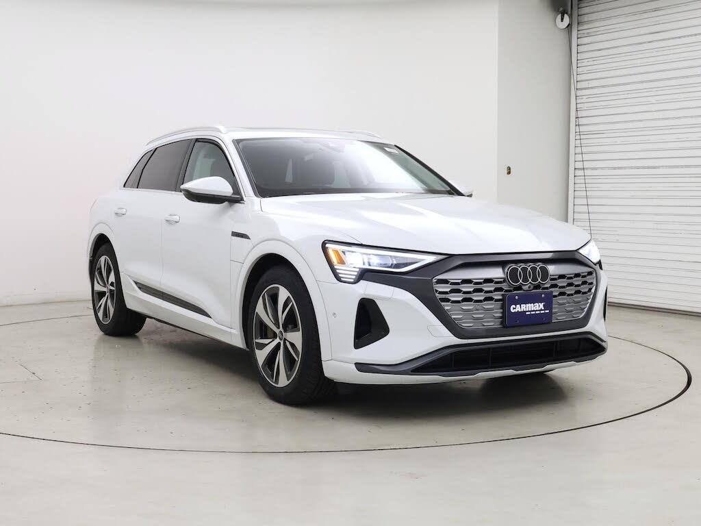 2024 Audi Q8 e-tron quattro Premium Plus AWD