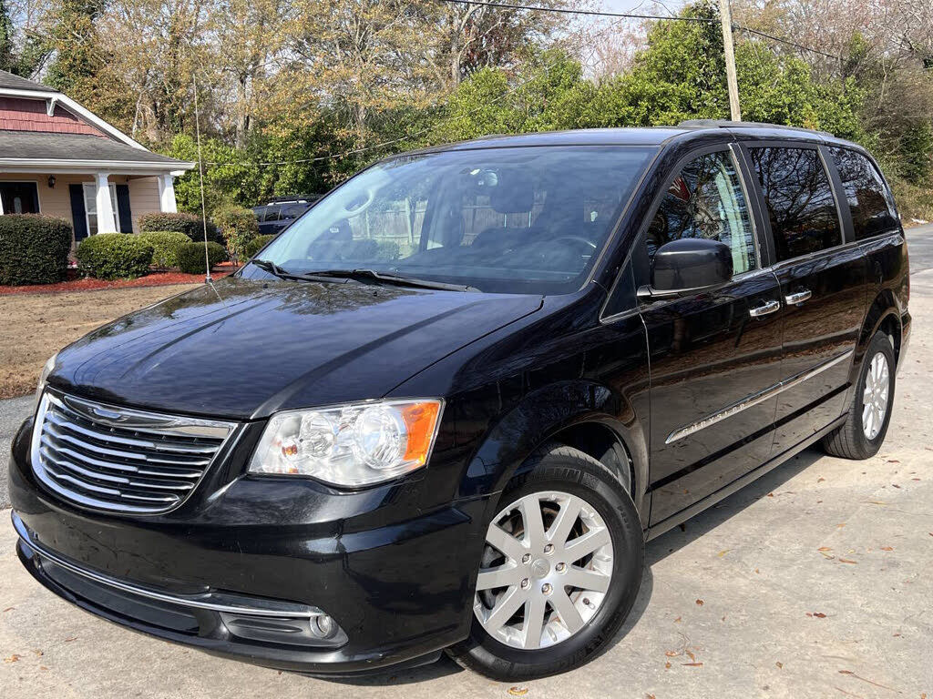 2015 Chrysler Town & Country Touring FWD