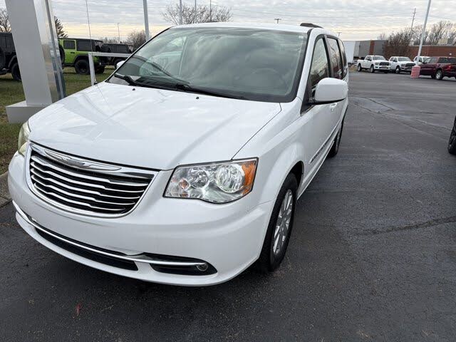 2014 Chrysler Town & Country Touring FWD