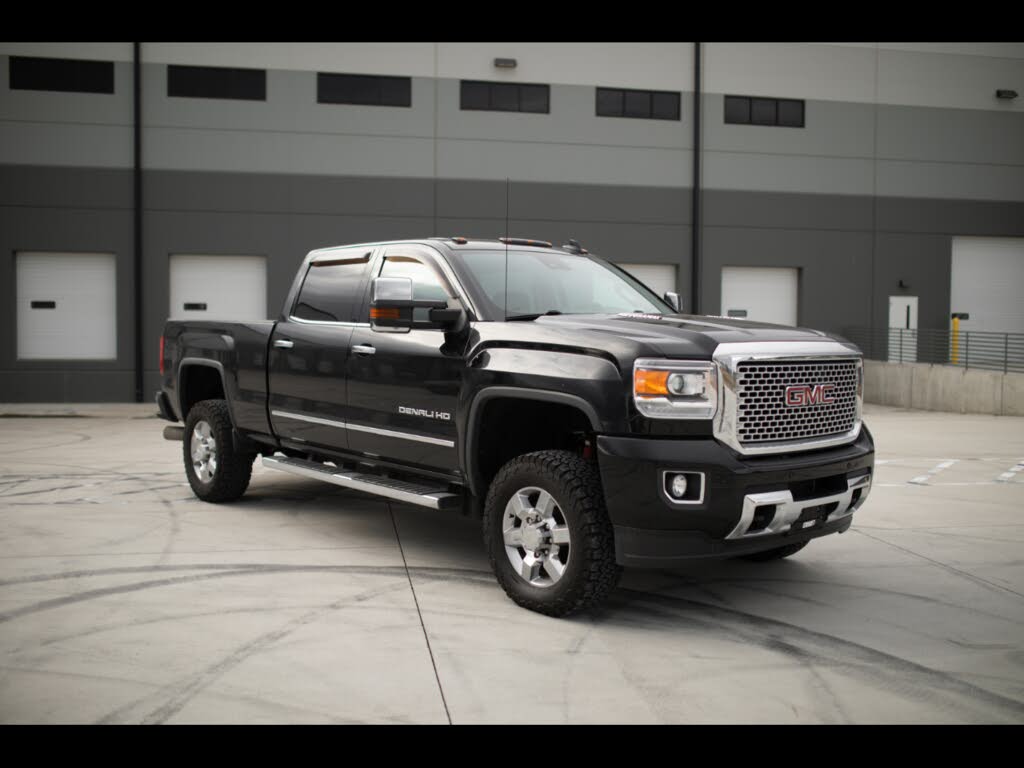 2016 GMC Sierra 3500HD Denali Crew Cab LB DRW 4WD