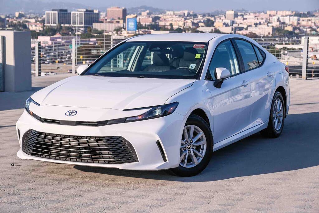 2025 Toyota Camry LE FWD