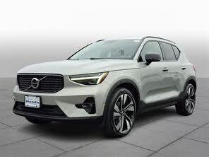 Volvo XC40 B5 Ultimate Dark Theme AWD