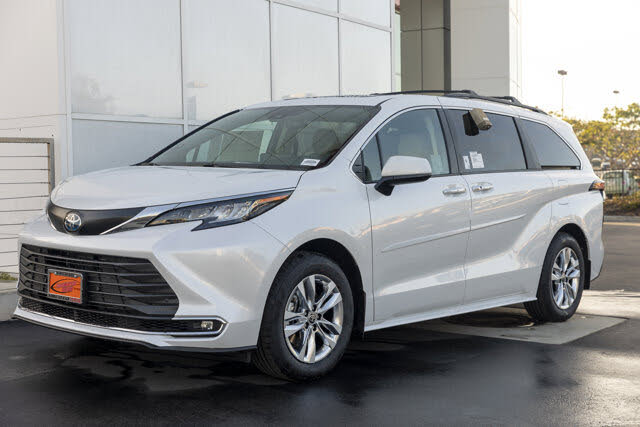 2026 Toyota Sienna XLE 7-Passenger FWD