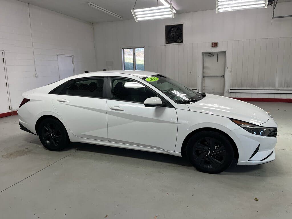 2023 Hyundai Elantra SEL FWD