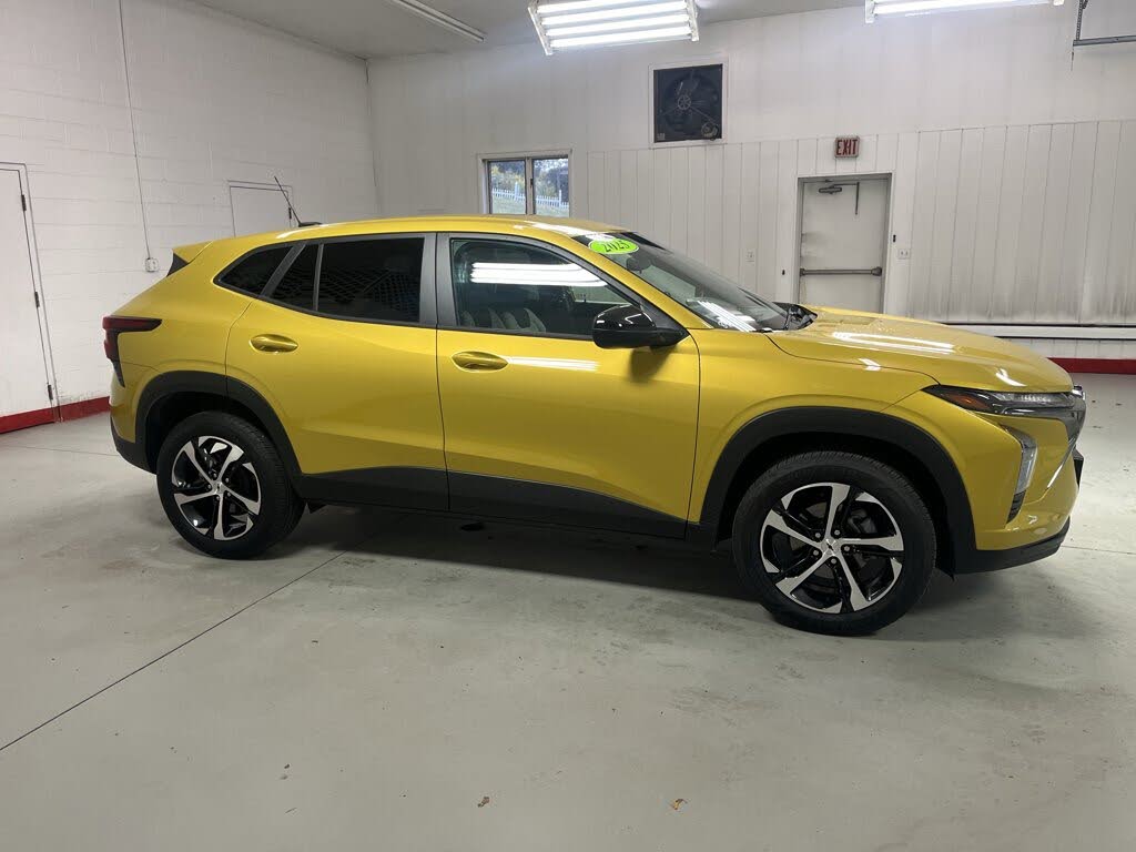 2025 Chevrolet Trax RS with 1RS FWD