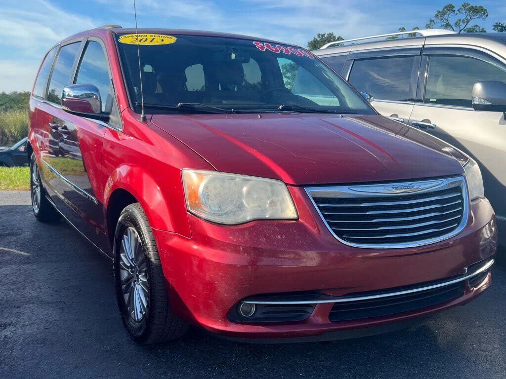 2013 Chrysler Town & Country Touring-L FWD