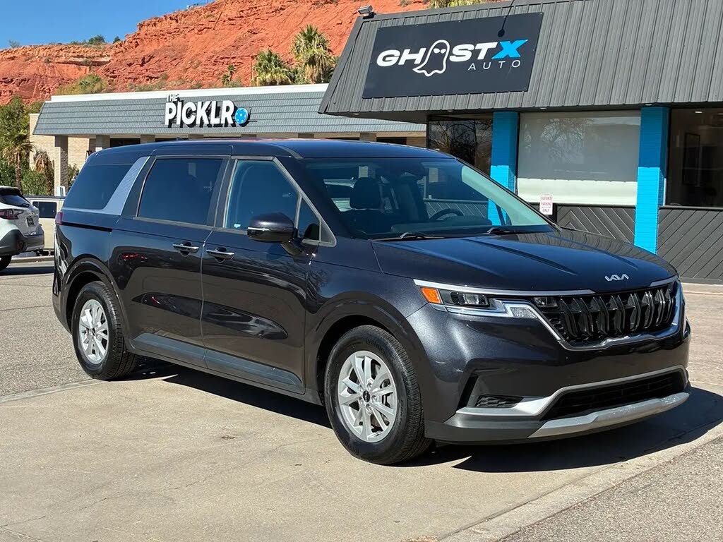 2022 Kia Carnival LX FWD