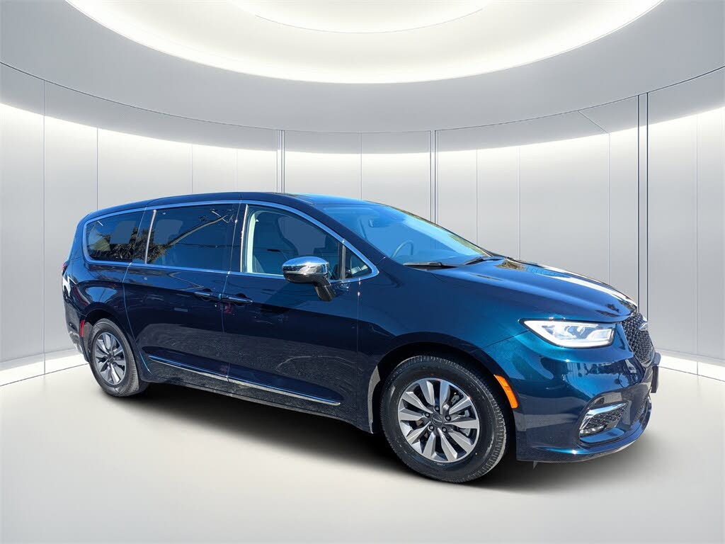 2023 Chrysler Pacifica Hybrid Limited FWD