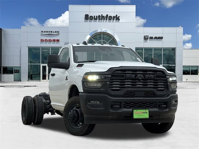 2025 RAM 3500 Chassis Tradesman Regular Cab LB DRW RWD