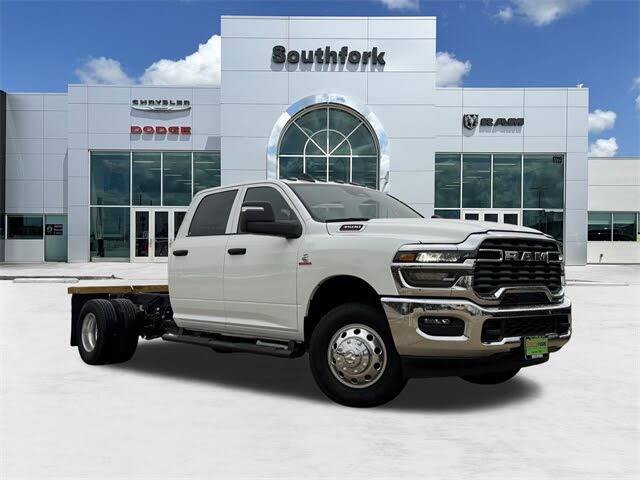 2026 RAM 3500 Chassis Tradesman Crew Cab LB DRW RWD