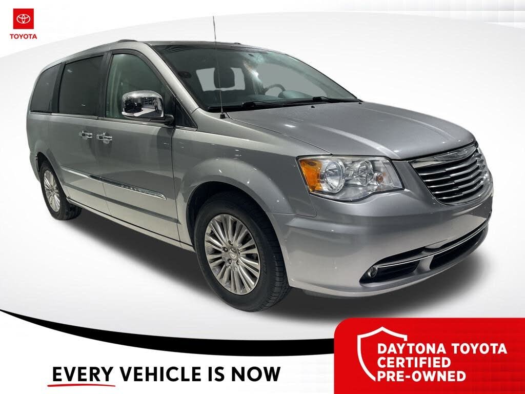 2016 Chrysler Town & Country Limited FWD