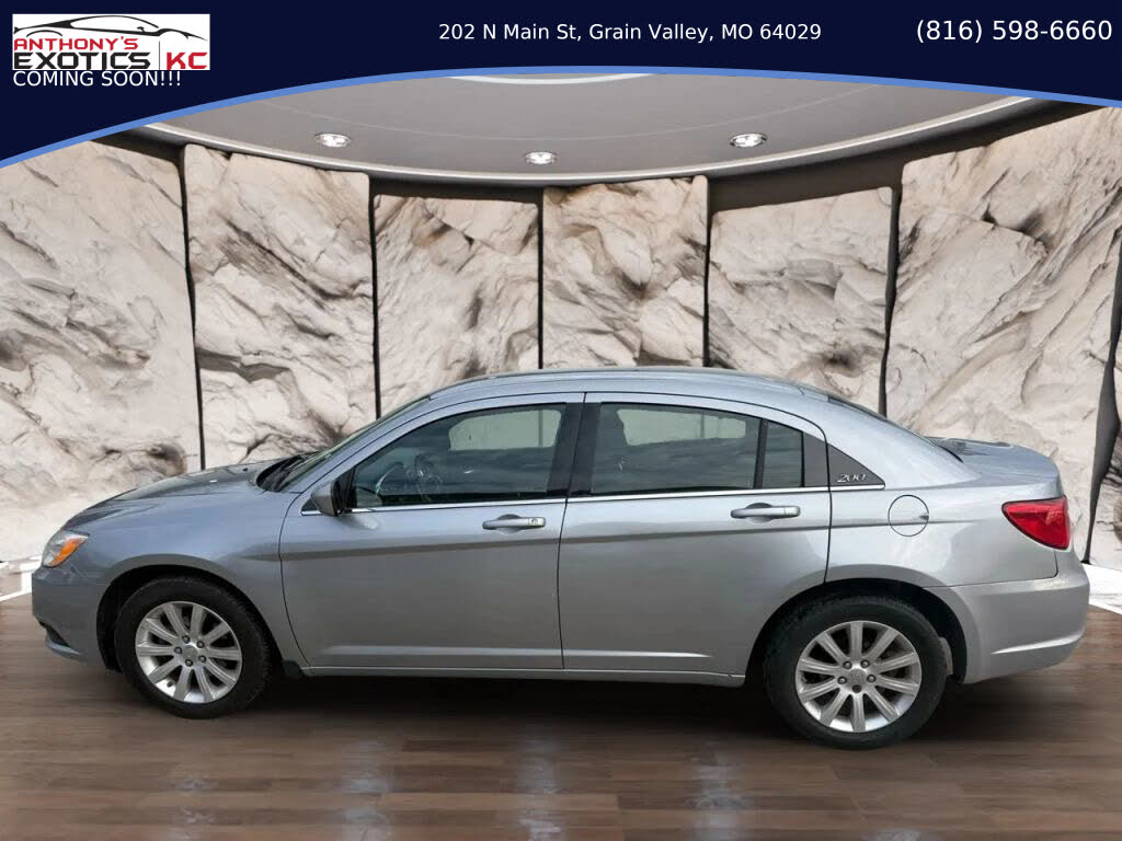 2013 Chrysler 200 Touring Sedan FWD