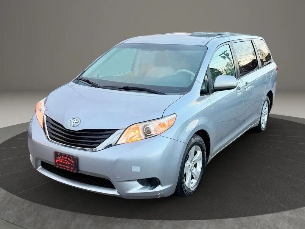 2013 Toyota Sienna LE 7-Passenger