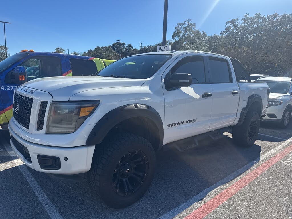 2018 Nissan Titan SV Crew Cab 4WD