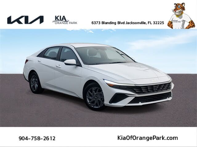 2024 Hyundai Elantra SEL FWD