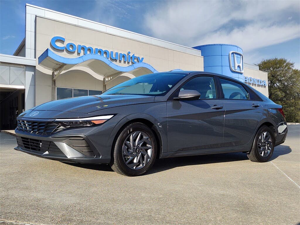 2024 Hyundai Elantra SEL FWD